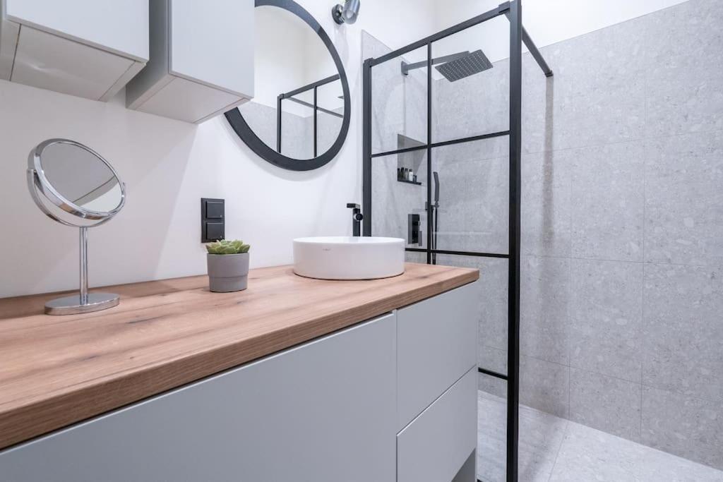 Fancy 1br Near Schoenbrunn By Hm Vienna